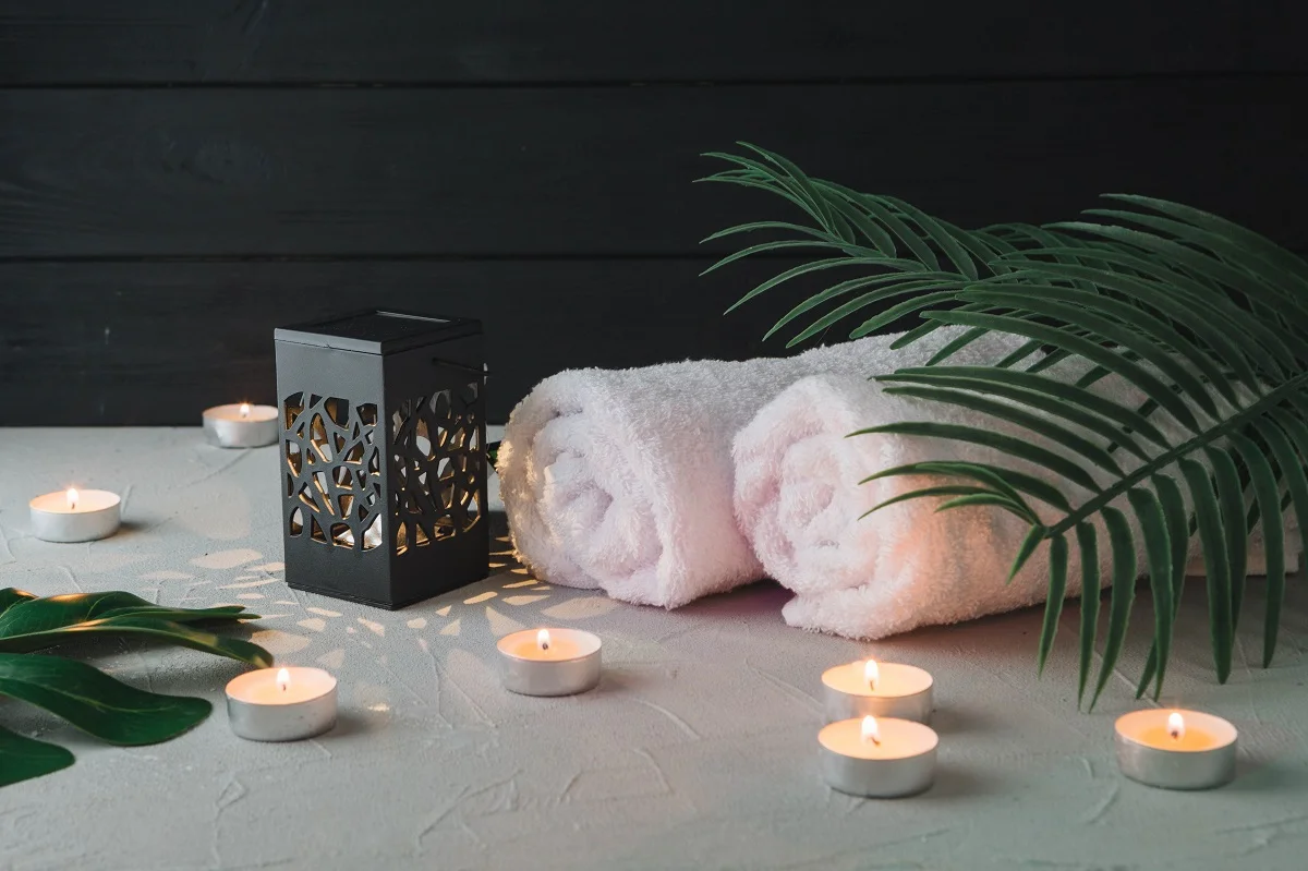 natural-elements-spa-with-candles